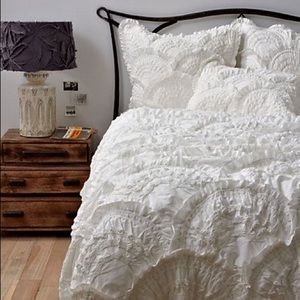 SOLD on Ⓜ️ Anthro Rivulets Quilt in Cream